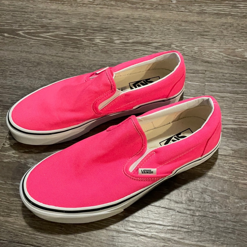 Women’s pink vans